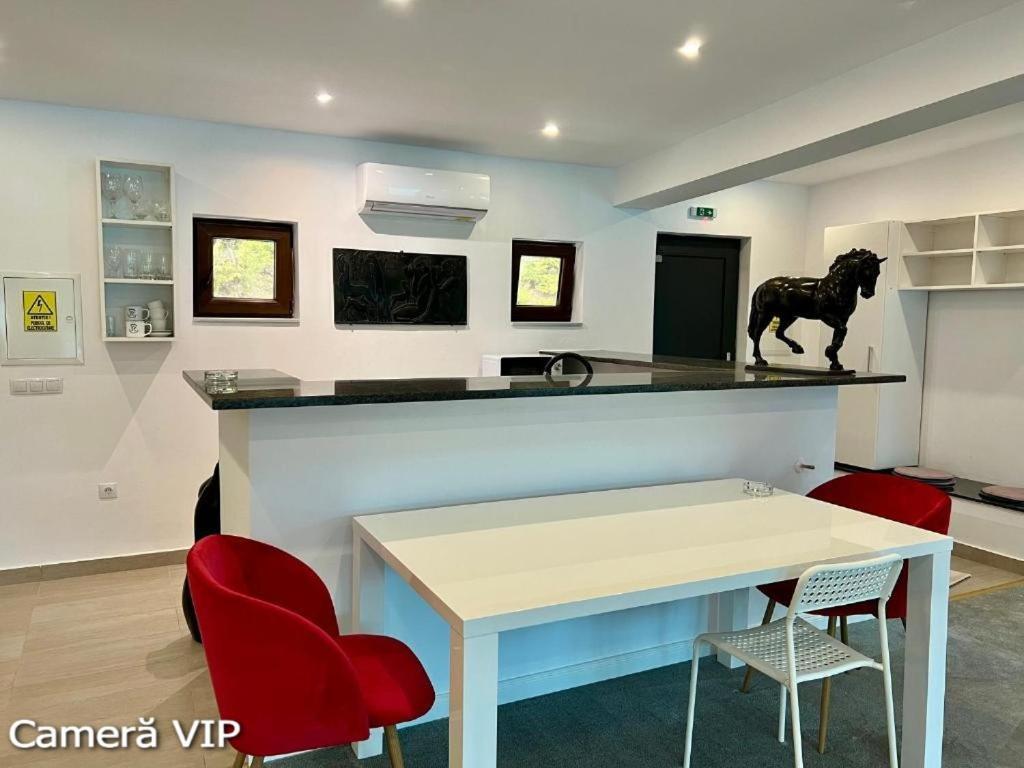 Casa Eden - Apartamente Langa Lac Colibita Bagian luar foto