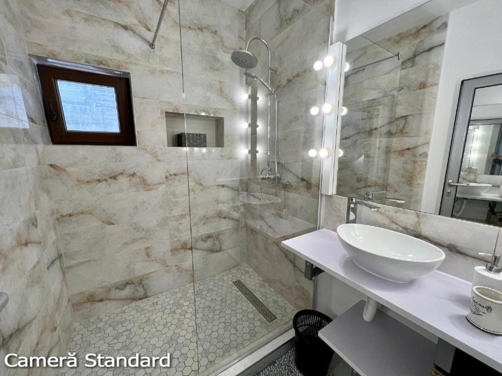 Casa Eden - Apartamente Langa Lac Colibita Bagian luar foto