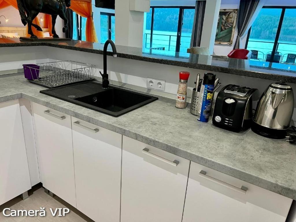 Casa Eden - Apartamente Langa Lac Colibita Bagian luar foto