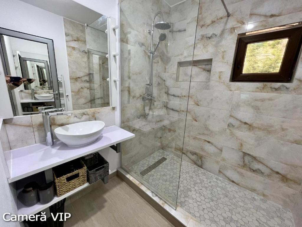 Casa Eden - Apartamente Langa Lac Colibita Bagian luar foto